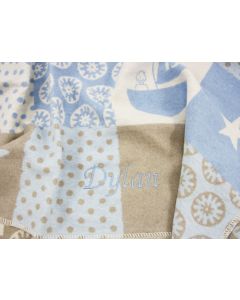 Zachte Babydeken in de kleuren lichtblauw, roomwit en taupe