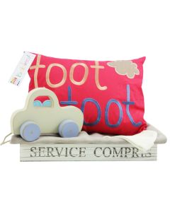 Toot Toot kussen op tray met katoenen babydeken en vintage gele oldtimer