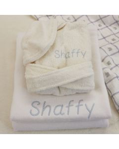 Badjasje op katoenen babydeken, roomwit