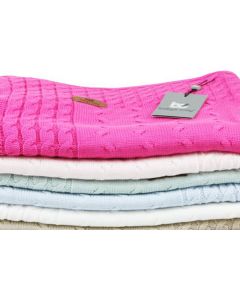 Baby's Only, gebreide babydeken met naam in diverse kleuren