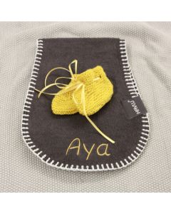 Ergonomiscch spuugdoekjes met babyslofjes, yellow ochre of grijs - geen verzendkosten