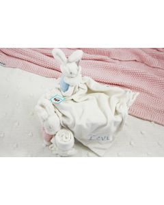 Velvet Bunny Soother op luiermandje, blue or pink