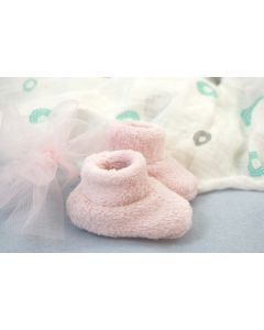 Babyslofjes op monddoekje met naam, roze of taupe