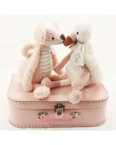 Kraamkoffer, Swan Swizzle of Happy Skunk met katoenen babydeken